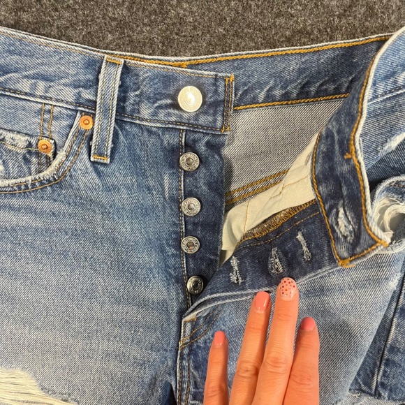 Levis 501 Original High Waisted Distressed Denim Cut Off Shorts Light Wash NWOT - Picture 6 of 10